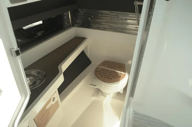 Slide: The Image of Sea Ray SLX 310 Outboard 2025 - 31