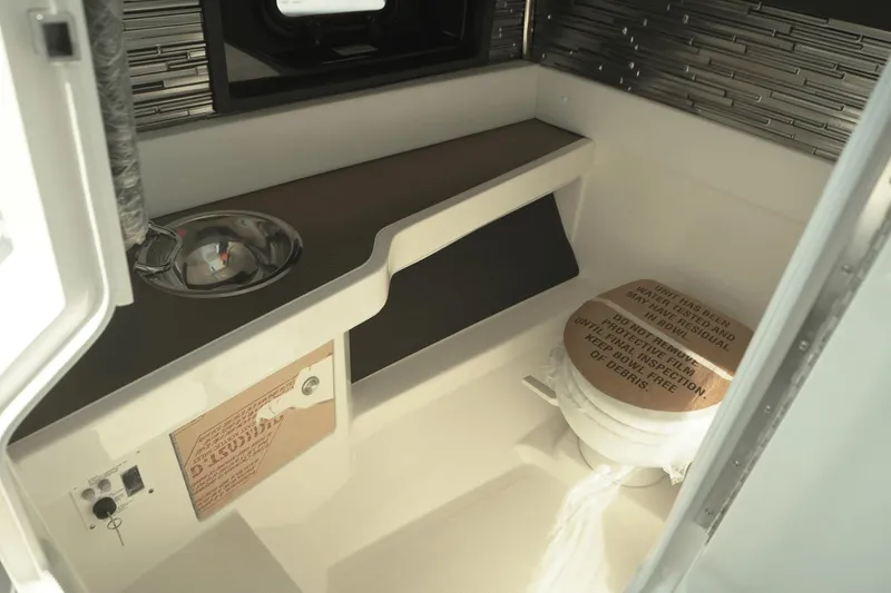 Slide: The Image of Sea Ray SLX 310 Outboard 2025 - 34