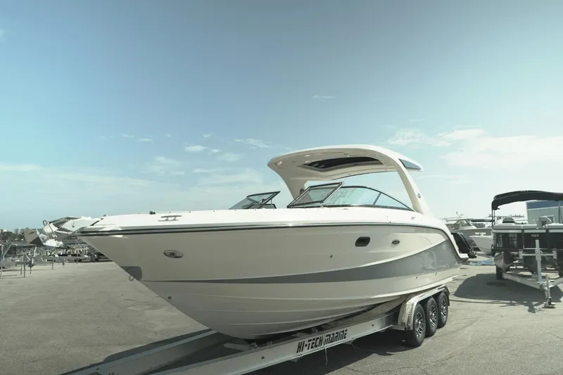 Slide: The Image of Sea Ray SLX 310 Outboard 2025 - 4