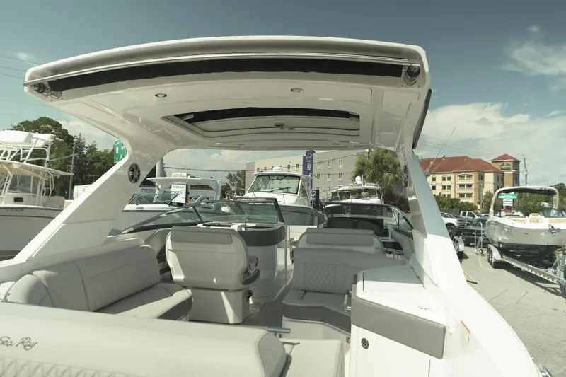 Slide: The Image of Sea Ray SLX 310 Outboard 2025 - 41