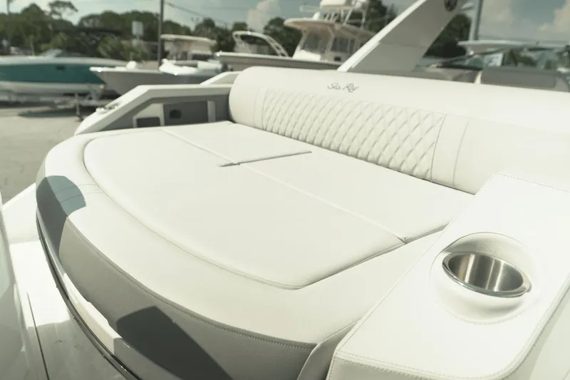 Slide: The Image of Sea Ray SLX 310 Outboard 2025 - 43