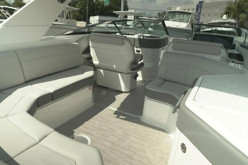 Slide: The Image of Sea Ray SLX 310 Outboard 2025 - 45