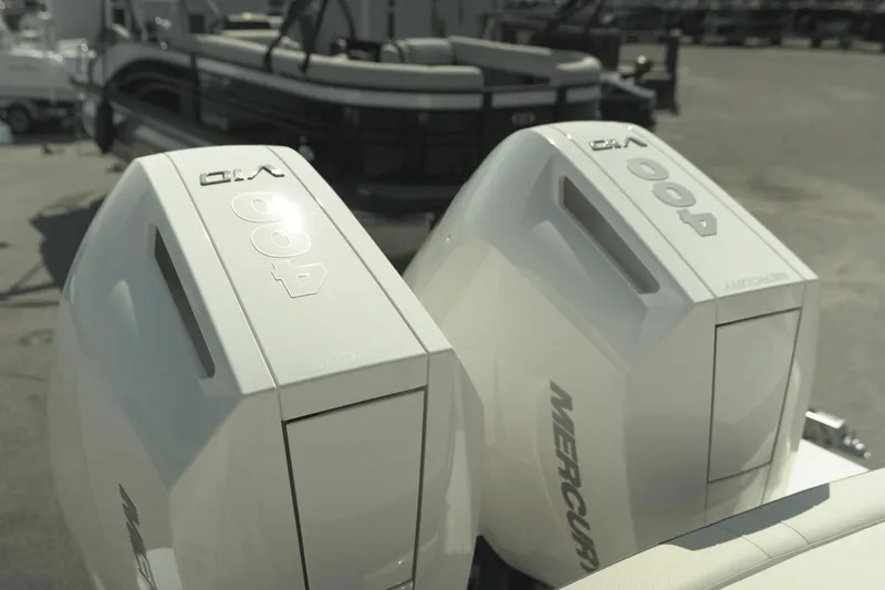 Slide: The Image of Sea Ray SLX 310 Outboard 2025 - 46