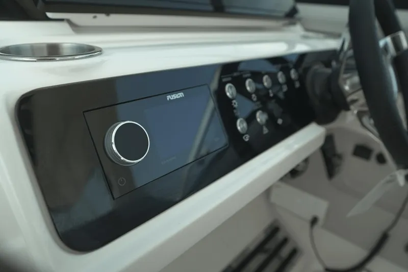 Slide: The Image of Sea Ray SLX 310 Outboard 2025 - 47