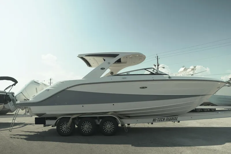 Slide: The Image of Sea Ray SLX 310 Outboard 2025 - 7