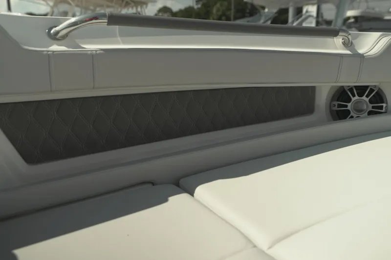 Slide: The Image of Sea Ray SLX 310 Outboard 2025 - 9