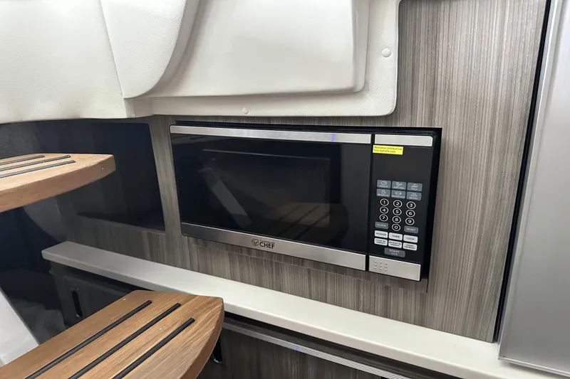 Slide: The Image of Sea Ray 320 Sundancer 2025 - 18