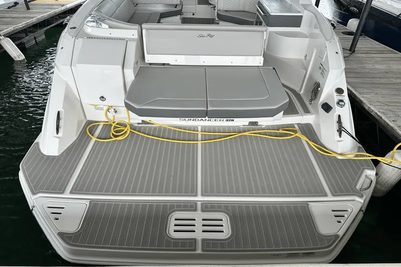 Slide: The Image of Sea Ray 320 Sundancer 2025 - 5