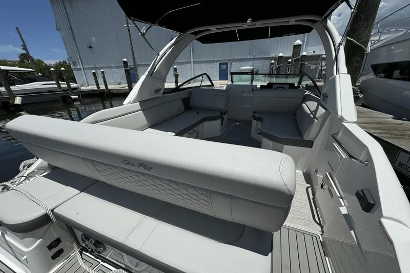 Slide: The Image of Sea Ray SDX 250 Outboard 2025 - 10