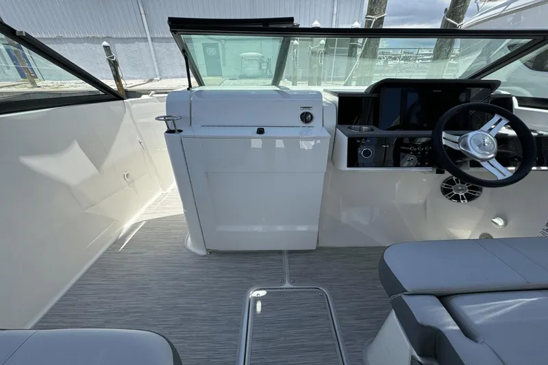 Slide: The Image of Sea Ray SDX 250 Outboard 2025 - 17