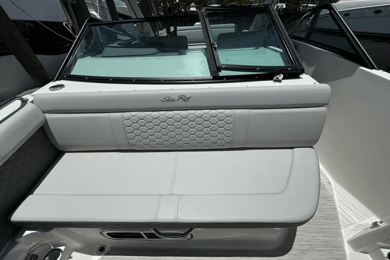 Slide: The Image of Sea Ray SDX 250 Outboard 2025 - 20