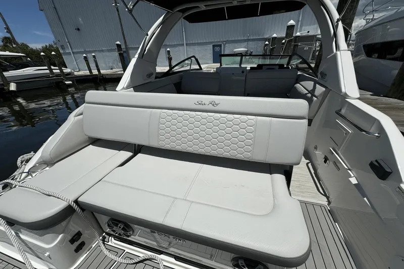 Slide: The Image of Sea Ray SDX 250 Outboard 2025 - 9