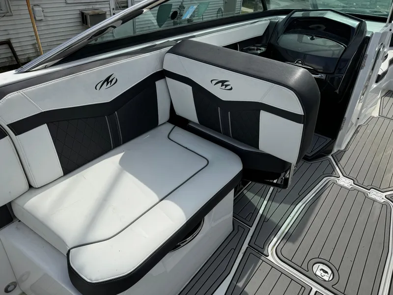 Slide: The Image of 2018 Monterey 278 Super Sport boat interior with white and black seating. - 7