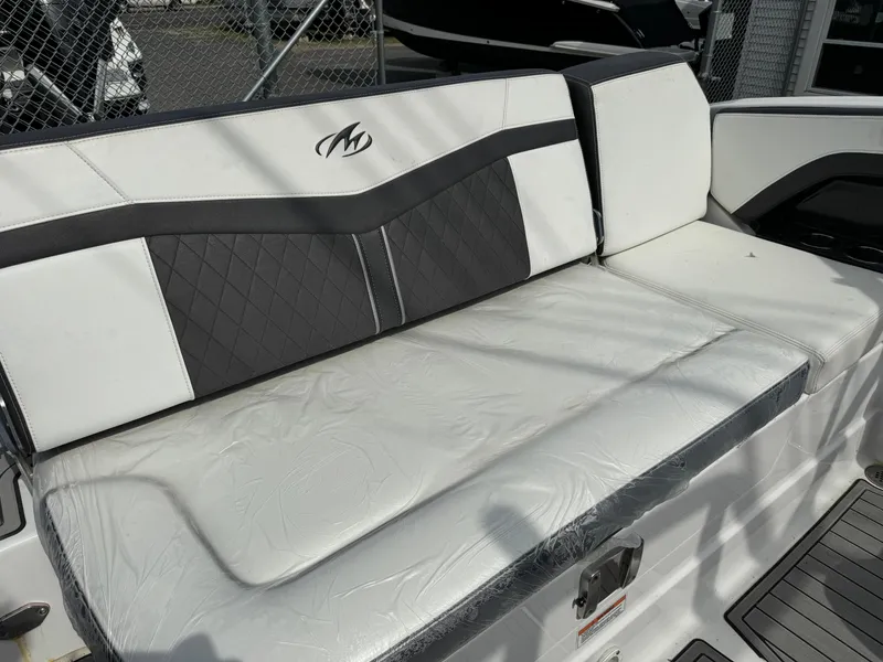 Slide: The Image of 2018 Monterey 278 Super Sport boat with white and black cushioned seating. - 9