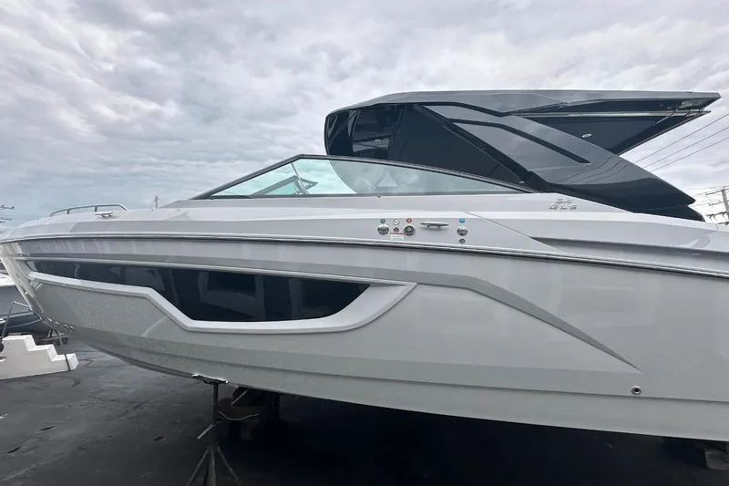 Slide: The Image of Cruisers 34 GLS South Beach Outboard 2024 - 0