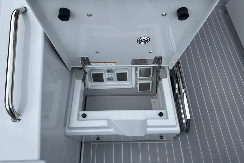 Slide: The Image of Cruisers 34 GLS South Beach Outboard 2024 - 13