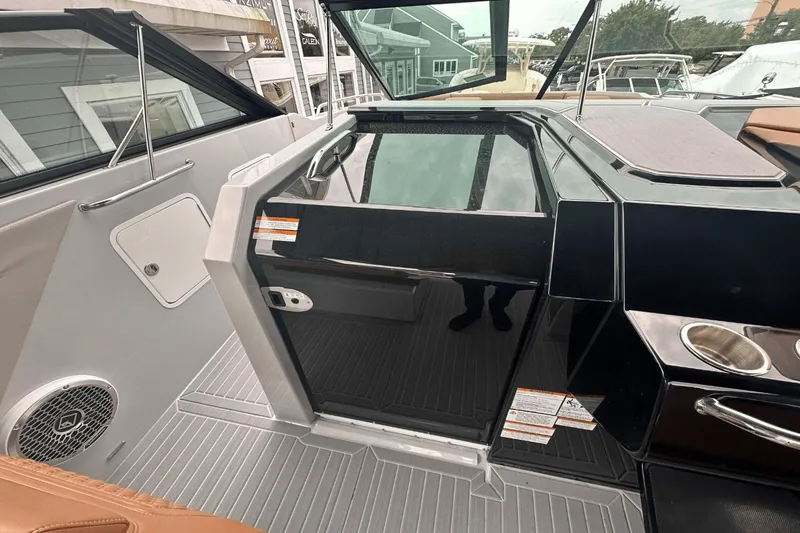 Slide: The Image of Cruisers 34 GLS South Beach Outboard 2024 - 20