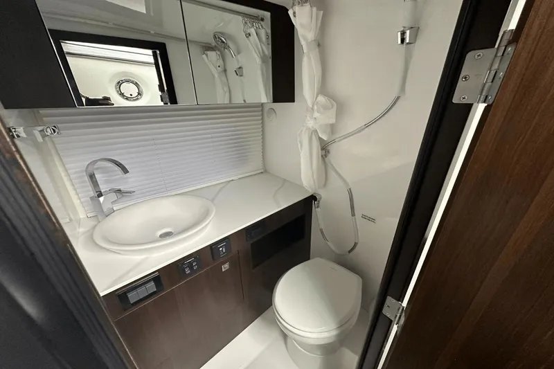 Slide: The Image of Cruisers 34 GLS South Beach Outboard 2024 - 30