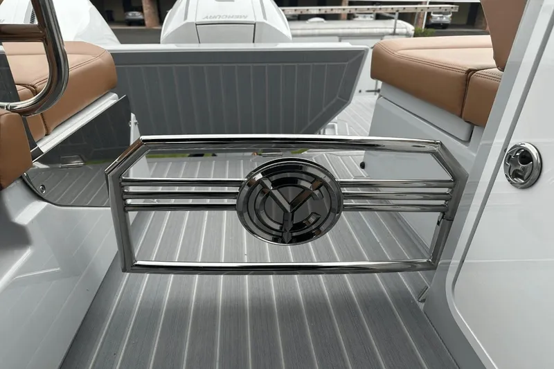 Slide: The Image of Cruisers 34 GLS South Beach Outboard 2024 - 4