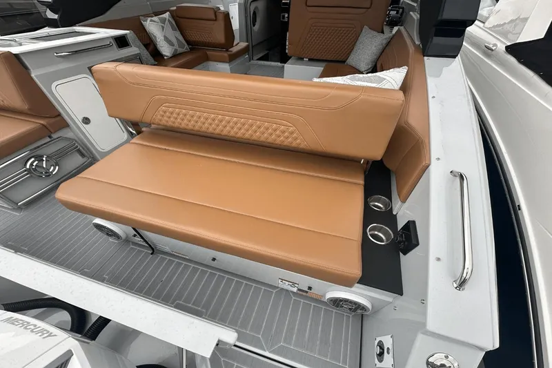 Slide: The Image of Cruisers 34 GLS South Beach Outboard 2024 - 7