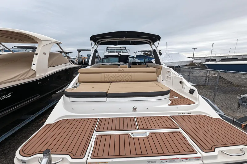 Slide: The Image of Sea Ray 270 SDX 2018 - 7