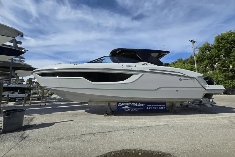 Slide: The Image of Cruisers 38 GLS South Beach Outboard 2024 - 1