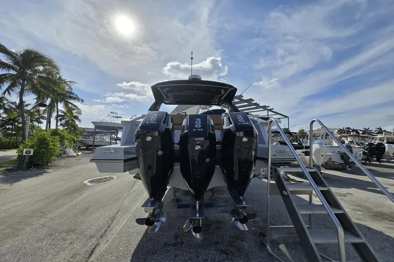 Slide: The Image of Cruisers 38 GLS South Beach Outboard 2024 - 2