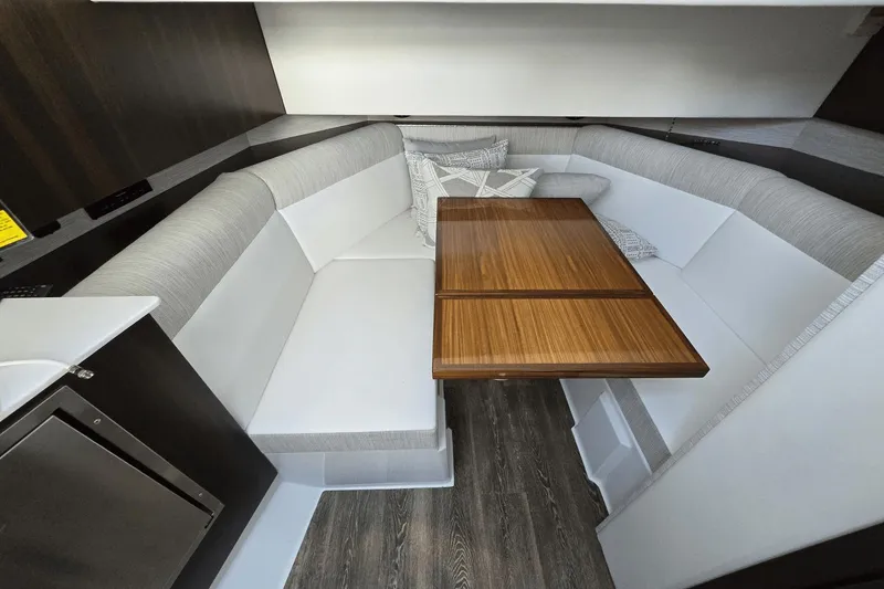 Slide: The Image of Cruisers 38 GLS South Beach Outboard 2024 - 6