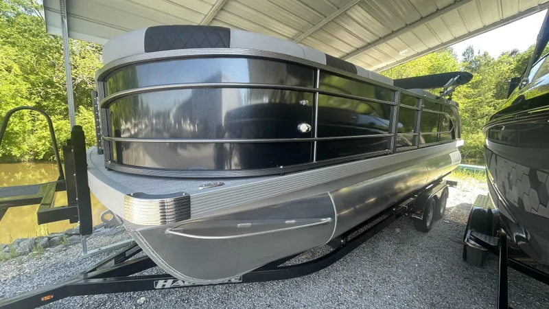 Slide: The Image of Massimo Lux Craft P-21 2024 - 11