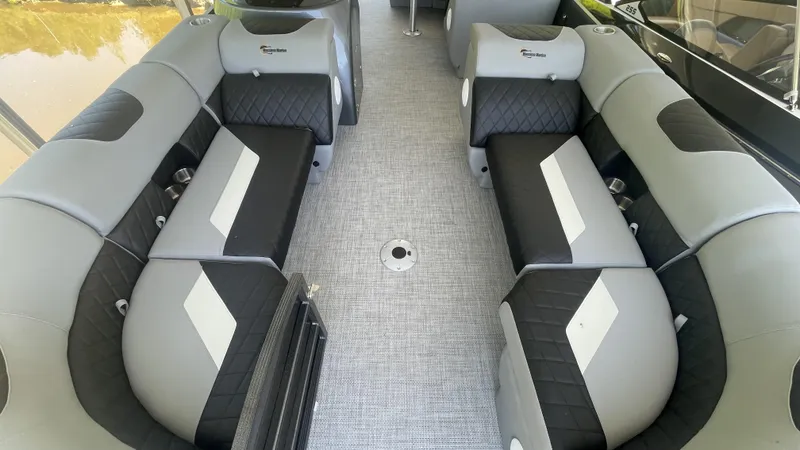 Slide: The Image of Massimo Lux Craft P-21 2024 - 12