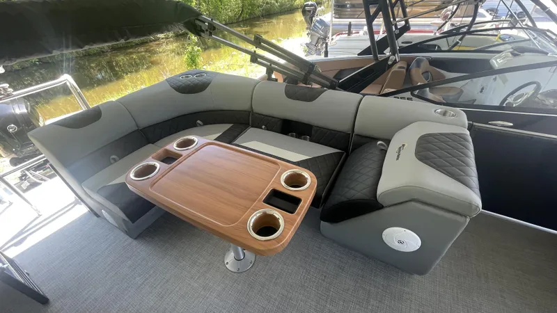 Slide: The Image of Massimo Lux Craft P-21 2024 - 15