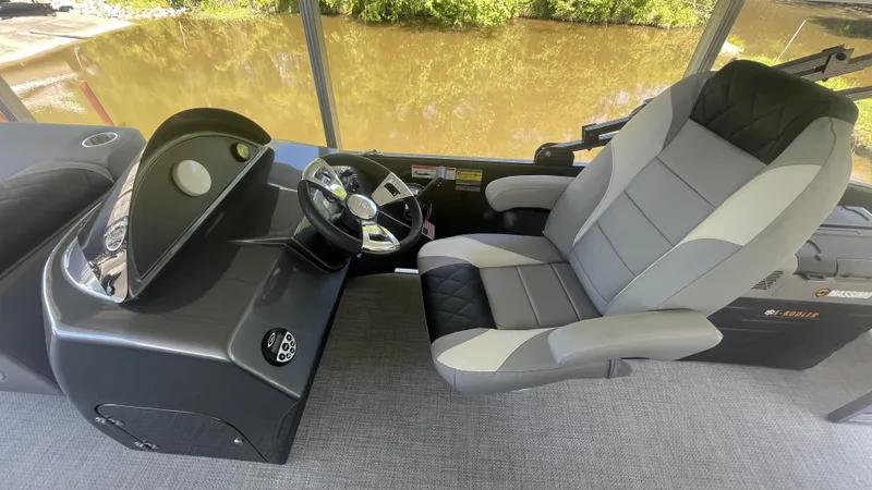 Slide: The Image of Massimo Lux Craft P-21 2024 - 3