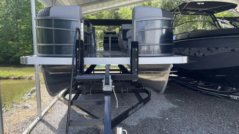 Slide: The Image of Massimo Lux Craft P-21 2024 - 8