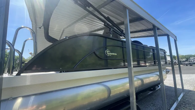 Slide: The Image of Massimo Lux Craft P-21 2024 - 9