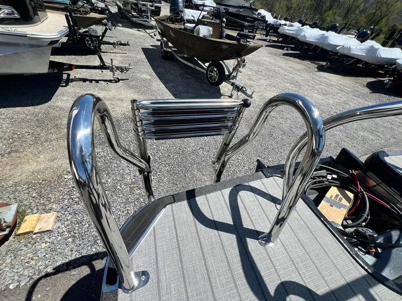 Slide: The Image of Close-up of the 2024 Sylvan S3 CLZ DH Tritoon's stainless steel boarding ladder. - 10