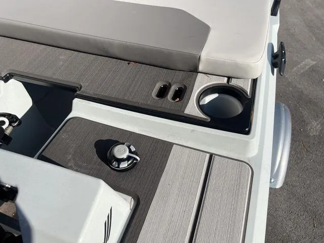 Slide: The Image of Veer Veer V13 2023 - 7