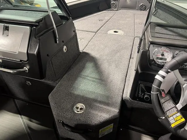 Slide: The Image of Lund 2175 Pro V Sport 2024 - 32