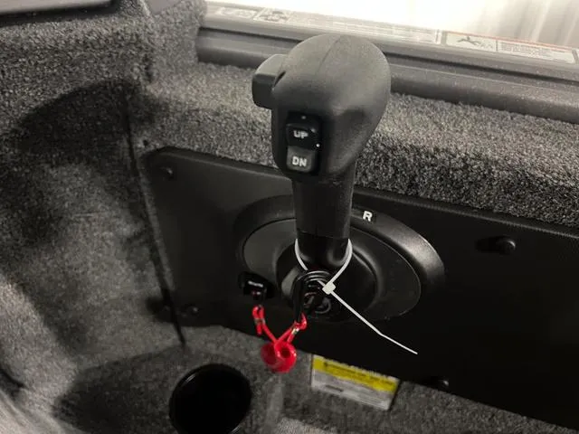 Slide: The Image of 2024 Lund 1775 Impact XS Sport boat throttle control. - 24