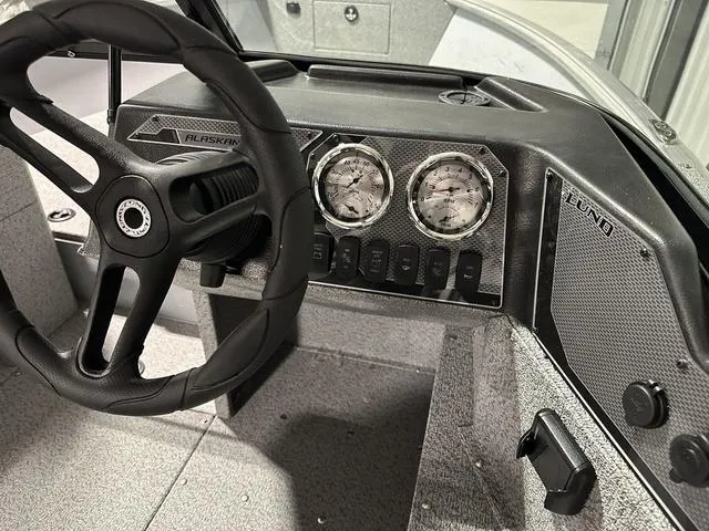 Slide: The Image of Lund 2075 Alaskan Sport 2025 - 14