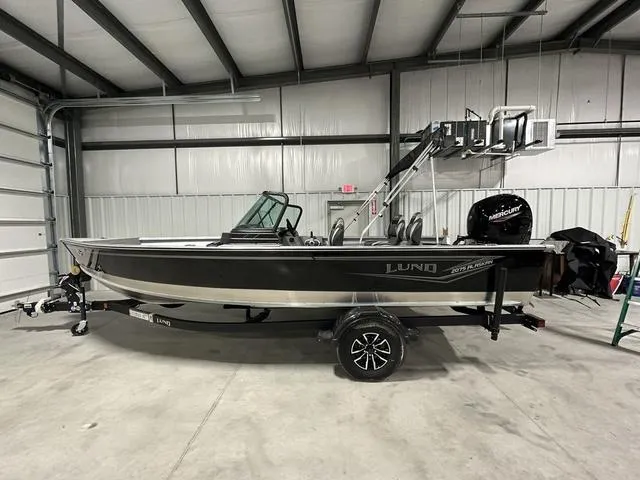 Slide: The Image of Lund 2075 Alaskan Sport 2025 - 3