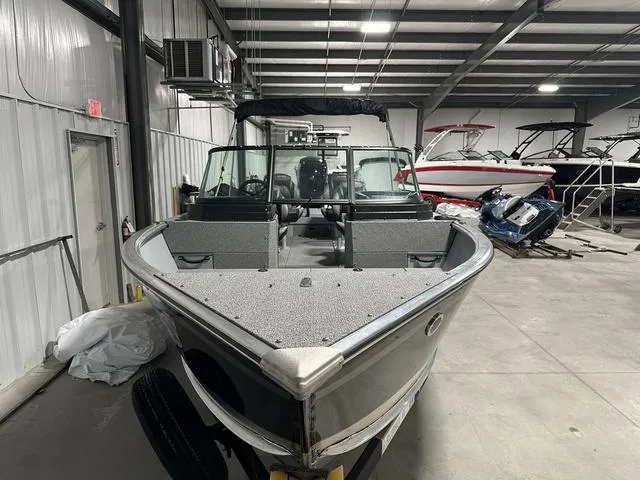 Slide: The Image of Lund 2075 Alaskan Sport 2025 - 4