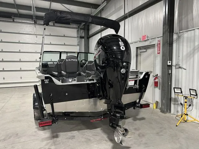 Slide: The Image of Lund 2075 Alaskan Sport 2025 - 5