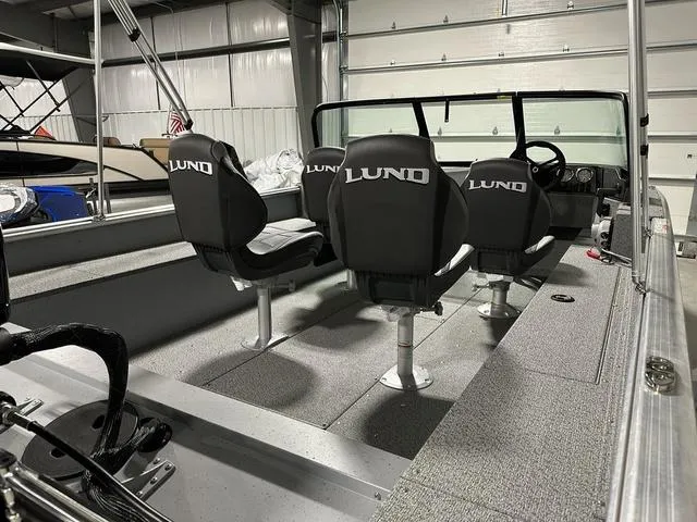 Slide: The Image of Lund 2075 Alaskan Sport 2025 - 7