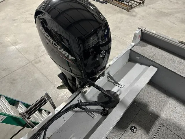 Slide: The Image of Lund 2075 Alaskan Sport 2025 - 8