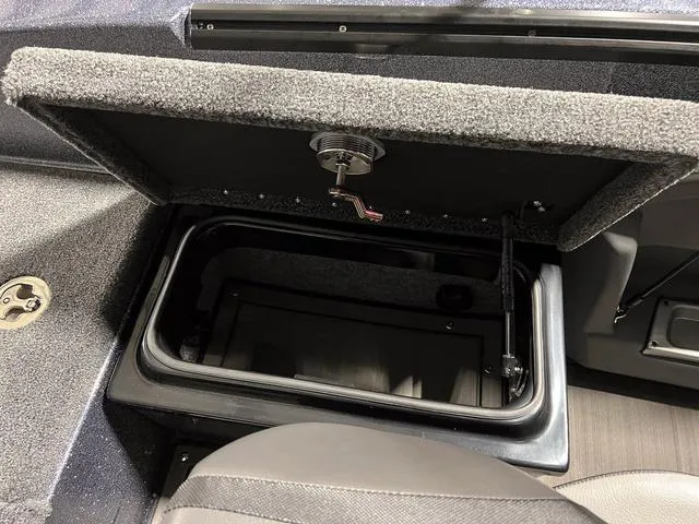 Slide: The Image of Lund 189 Pro-V Sport 2024 - 13