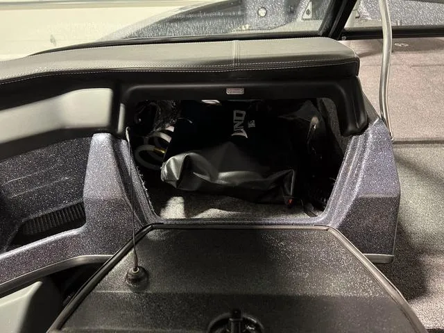 Slide: The Image of Lund 189 Pro-V Sport 2024 - 17