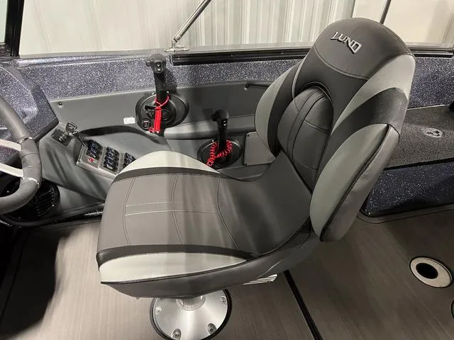 Slide: The Image of Lund 189 Pro-V Sport 2024 - 18