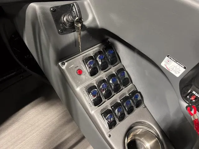 Slide: The Image of Lund 189 Pro-V Sport 2024 - 23