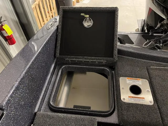 Slide: The Image of Lund 189 Pro-V Sport 2024 - 8