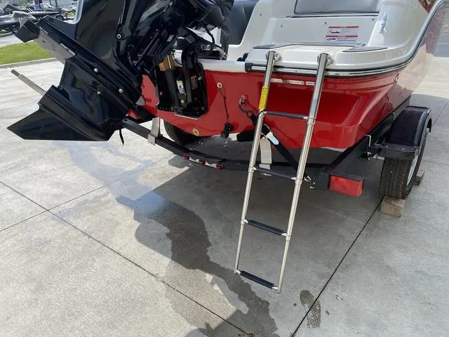 Slide: The Image of Bayliner Element M17 2023 - 12